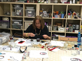 Smaltované prívesky 2025